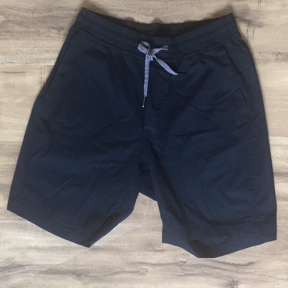 LULULEMON men’s navy shorts